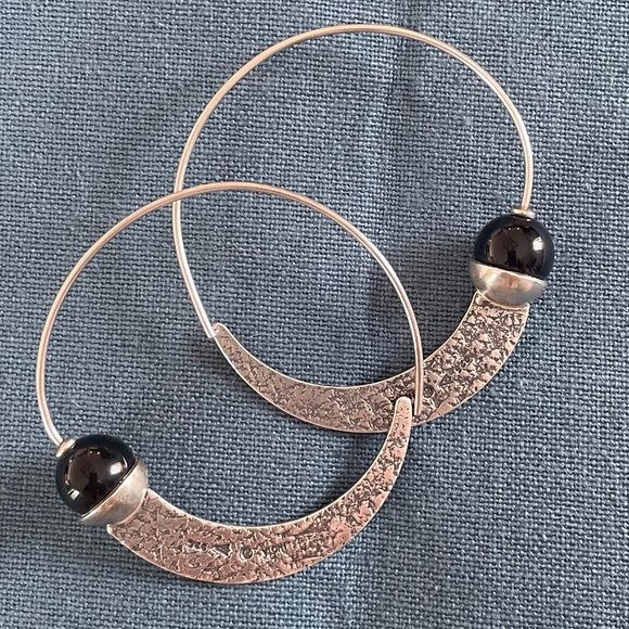 Silpada Sterling Silver Black Chalcedony Ball Comet Tail Hoop Earrings - Picture 3 of 5